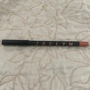 Jaclyn lip liner